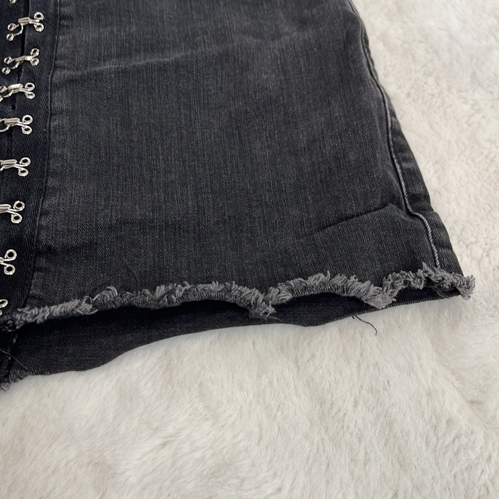 Express black jean mini skirt hook and eye close distressed hem size 2 - Picture 9 of 13